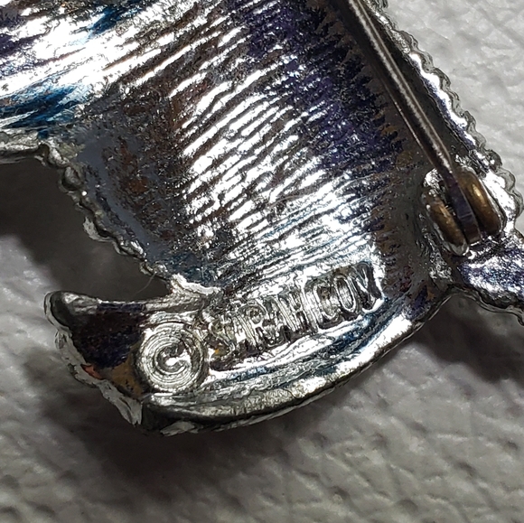 Sarah Coventry Dog Brooch - Picture 3 of 3